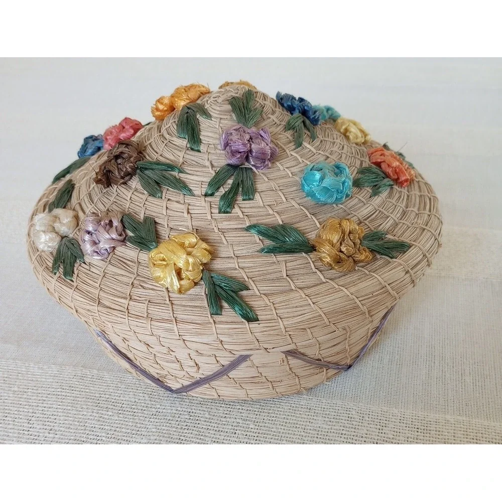 VTG Raffia Flower Embellished Straw Covered Round Basket